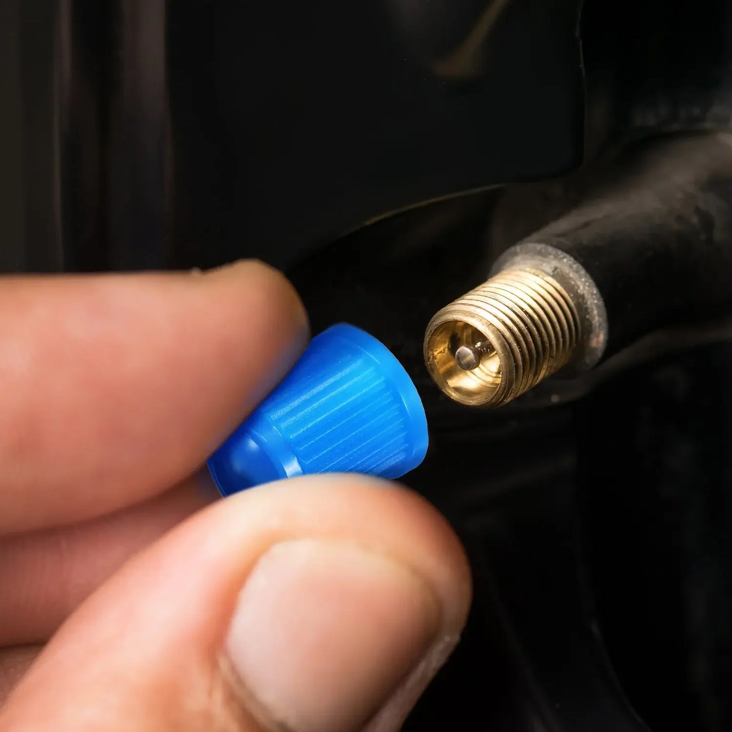 100pcs Car Tire Valve Plastic Black Bike Tyre Valve Caps with O Rubber Ring Covers Dome Shape Dust Valve for Car Motorcycles